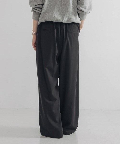 URBAN RESEARCH（アーバンリサーチ）の「『3サイズ展開』『イージーケア』 ウール混タックギャザーストレートパンツ（その他パンツ・レディース・BEIGE/CHARCOAL/BLACK/CCL STRIPE/NVY STRIPE・36/38/40）」の12枚目の写真