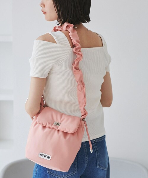 VIS(ビス)の「WEB限定追加【OUTDOOR PRODUCTS】VIS別注ドロストミニショルダーバッグ(ショルダーバッグ・レディース・ブラック/キナリ/ピンク系/ブラック系/オフホワイト/シルバー・F)」の15枚目の写真