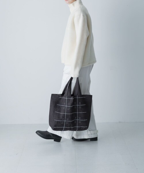 かぐれ(カグレ)の「Khadi&co BIRD Embroidery Bag(トートバッグ・レディース・BK・Free)」の3枚目の写真