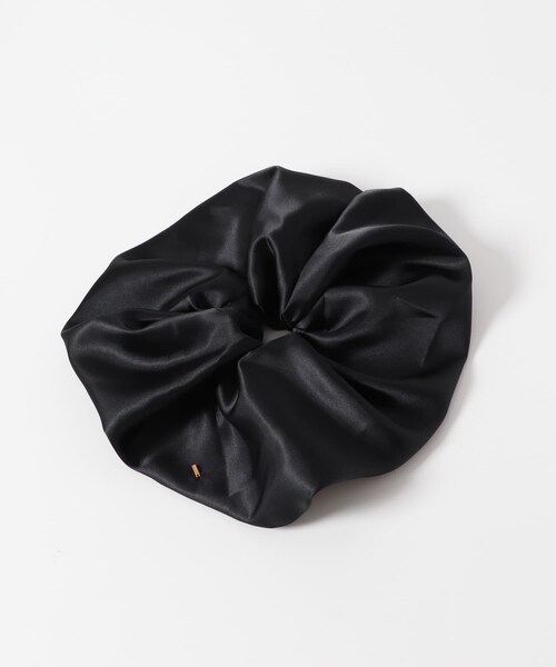 URBAN RESEARCH（アーバンリサーチ）の「ucalypt　Big Satin scrunchie（ヘアゴム・レディース・Black/Brown・-）」の4枚目の写真