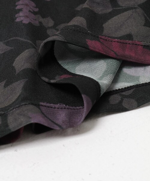 URBAN RESEARCH（アーバンリサーチ）の「AMOMENTO　FLORAL MOCK NECK TOP（Tシャツ/カットソー・レディース・BLACK・0）」の7枚目の写真