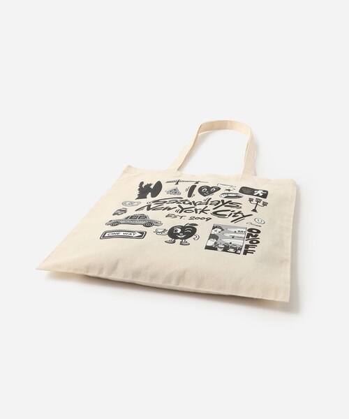 Saturdays NYC(サタデーズ ニューヨークシティ )の「Chocomoo x Saturdays NYC Tote Bag(トートバッグ・レディース・ブラック/キナリ/ワイン・F)」の17枚目の写真