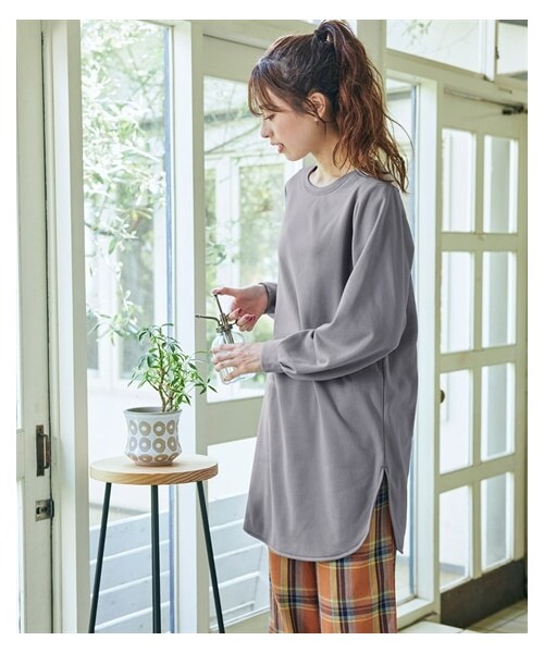 nissen（ニッセン）の「大きいサイズ タックスリーブ裏起毛カットソーチュニック（チュニック・レディース・黒/オフホワイト/ライトグレー・L/LL/3L/4L/5L/6L/8L/10L）」の9枚目の写真