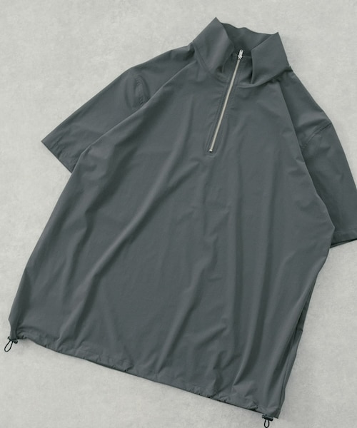 ITEMS URBANRESEARCH(アイテムズ アーバンリサーチ)の「シルキーナイロンハーフZIP多機能トップス(Tシャツ/カットソー・メンズ・CHA/BLK/NVY・M/L)」の2枚目の写真