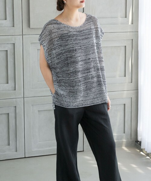 URBAN RESEARCH（アーバンリサーチ）の「メランジメッシュニット（ニット/セーター・レディース・CHARCOAL/BEIGE/GREEN・FREE）」の5枚目の写真