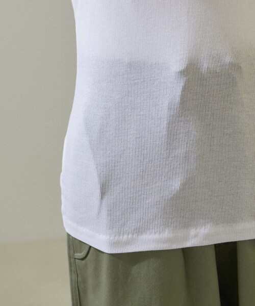 ADAM ET ROPE'（アダムエロペ）の「nu=layerスクープネックタンクトップ（タンクトップ・レディース・ブラック/ライトグレー/ホワイト/レッド・F）」の21枚目の写真