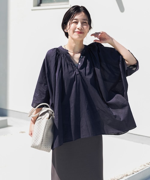 URBAN RESEARCH DOORS(アーバンリサーチドアーズ)の「コットンボイルロールアップスリーブブラウス(シャツ/ブラウス・レディース・ORANGE/BROWN/GREEN/NAVY・Free)」の3枚目の写真