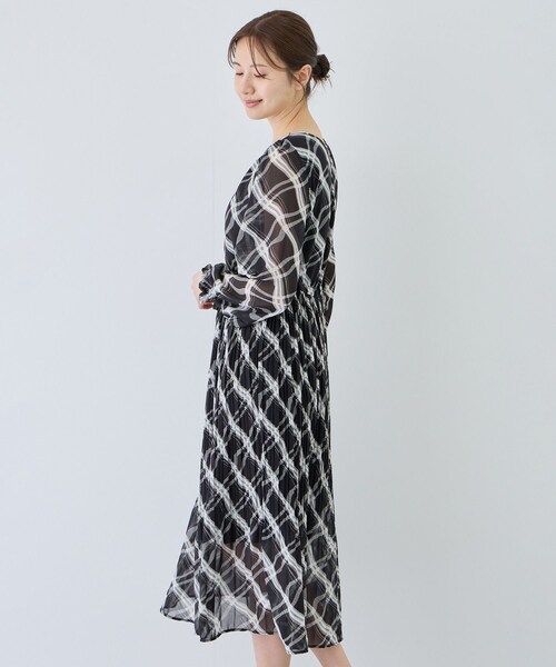 Jayro(ジャイロ)の「チェック切替プリーツワンピース(ワンピース・レディース・ブラック系/ホワイト系・F)」の10枚目の写真