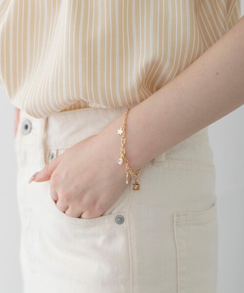 URBAN RESEARCH Sonny Label（アーバンリサーチサニーレーベル）の「カラービジュー×スターブレスレット（ブレスレット・レディース・シルバー/ゴールド・One）」の2枚目の写真