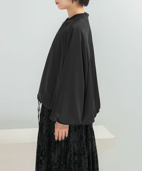 URBAN RESEARCH ROSSO（アーバンリサーチロッソ）の「CHIGNON　サテンボリュームブルゾン（ブルゾン・レディース・GBEIGE/BLACK/BROWN・Free）」の11枚目の写真