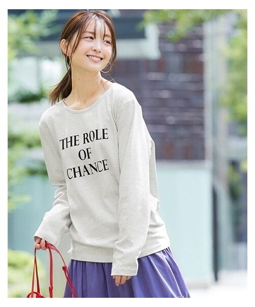 nissen（ニッセン）の「綿１００％長袖プリントTシャツ（ＵＶカット）＜大きいサイズ有＞（Tシャツ/カットソー・レディース・オフホワイト:フレンチロゴ/アイス杢:シンプルロゴ/ライムイエロー:草花/グレージュ:ネコロゴ/黒:ナンバーロゴ/モーブピンク:雑貨ロゴ/オフホワイト:ナンバーロゴ/モカグレー:クールロゴ/黒:フレンチロゴ/アイス杢:フォトねこ/ラズベリーピンク:フレンチ/杢グレー:ネコだらけ/チャコールグレー:袖ロゴ/ボルドー:ロゴ花/ネイビー:ハート/オフホワイト:ブロックロゴ/黒:レタリングロゴ/グレイッシュブルー:ほのぼのネコ/モカベージュ:胸つむネコ/チャコール:アーチロゴ・S/M/L/LL/3L）」の12枚目の写真