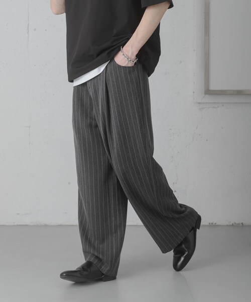 SENSE OF PLACE by URBAN RESEARCH(センスオブプレイスバイアーバンリサーチ)の「ピンストライプタックワイドスラックス(その他パンツ・メンズ・CHARCOAL/BROWN/GREIGE・M/L)」の15枚目の写真
