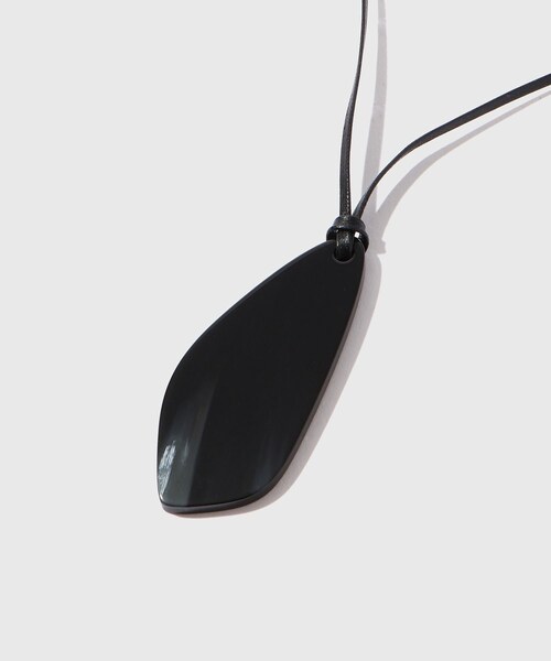 ADAM ET ROPE'(アダムエロペ)の「【CATH・S/キャッツ】TEAR HORN NECKLACE(ネックレス・メンズ・ブラック・F)」の3枚目の写真