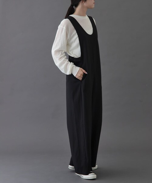 URBAN RESEARCH DOORS（アーバンリサーチドアーズ）の「FORK&SPOON　Uネックプラケットオーバーオール（ワンピース・レディース・BLACK/NAVY・1/2）」の8枚目の写真