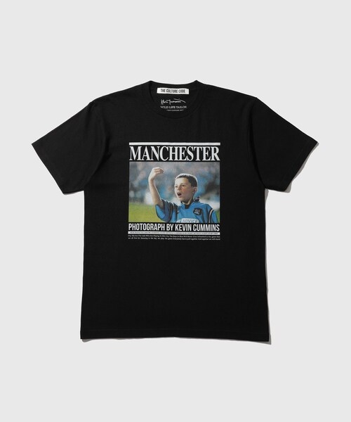ADAM ET ROPE'(アダムエロペ)の「【THE CULTURE CODE × Kevin Cummins for WILD LIFE TAILOR】T-SHIRT MANCHESTER CITY - BOY(Tシャツ/カットソー・メンズ・ブラック/ホワイト・L/M/XL)」の20枚目の写真
