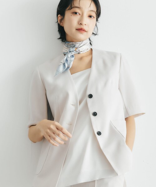 URBAN RESEARCH ROSSO(アーバンリサーチロッソ)の「クールタッチ 防シワ ハーフスリーブジャケット(ノーカラージャケット・レディース・GREIGE/DARK NAVY・Free)」の10枚目の写真