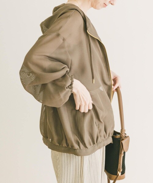 ITEMS URBANRESEARCH（アイテムズ アーバンリサーチ）の「『イージーケア』メッシュマウンテンパーカー(楽着シリーズ)（マウンテンパーカー・レディース・BLK/WHT/KHK・Free）」の16枚目の写真