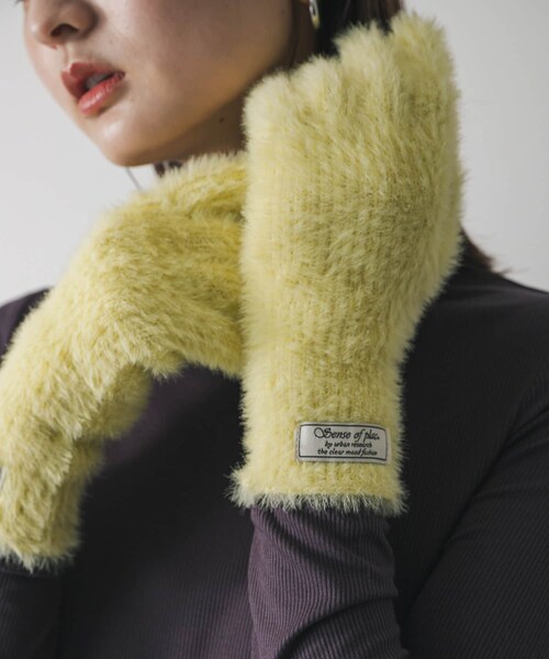 SENSE OF PLACE by URBAN RESEARCH(センスオブプレイスバイアーバンリサーチ)の「シャギーニットグローブ(ベルト・レディース・OFF WHITE/BLACK/YELLOW・one)」の7枚目の写真