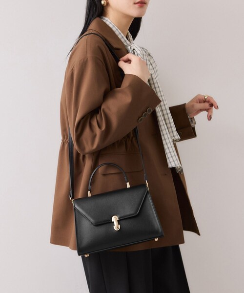 VIS(ビス)の「【WEB限定/追加】楕円金具ワンハンドルバッグ/2WAY(ハンドバッグ・レディース・ブラック/キナリ/キャメル・F)」の8枚目の写真