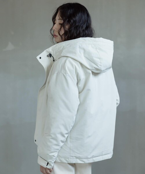 URBAN RESEARCH Sonny Label（アーバンリサーチサニーレーベル）の「フーディーダウンジャケット（その他アウター・レディース・アイボリー/ブラック/チャコール/グレージュ・FREE）」の10枚目の写真