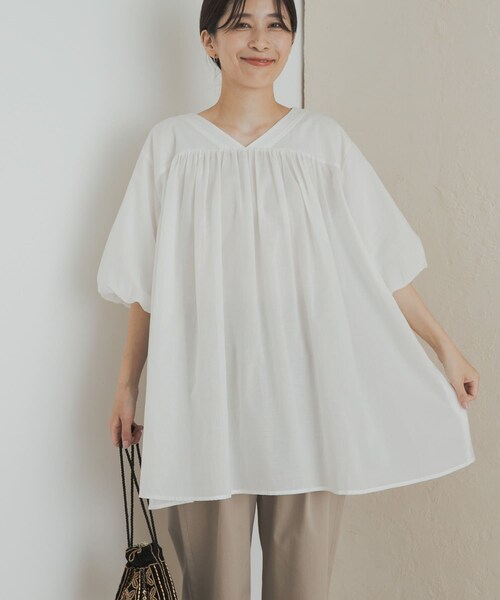 URBAN RESEARCH DOORS(アーバンリサーチドアーズ)の「コットンボイルVネックチュニック(チュニック・レディース・OFF/BLACK・M)」の3枚目の写真