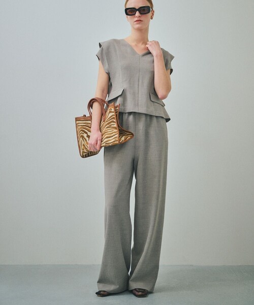 ROPE'（ロペ）の「【一部店舗限定】【REALM（レルム）】V-NECK BLOUSE｜セットアップブラウス　26SS（シャツ/ブラウス・レディース・グレー・38）」の12枚目の写真
