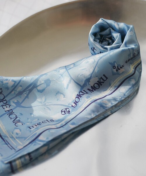 ROPE' PICNIC（ロペピクニック）の「【YOKU MOKU/ヨックモック×ROPE' PICNIC】フラワーグラデーションスカーフ（バンダナ/スカーフ・レディース・キナリ/ブルー系・F）」の5枚目の写真