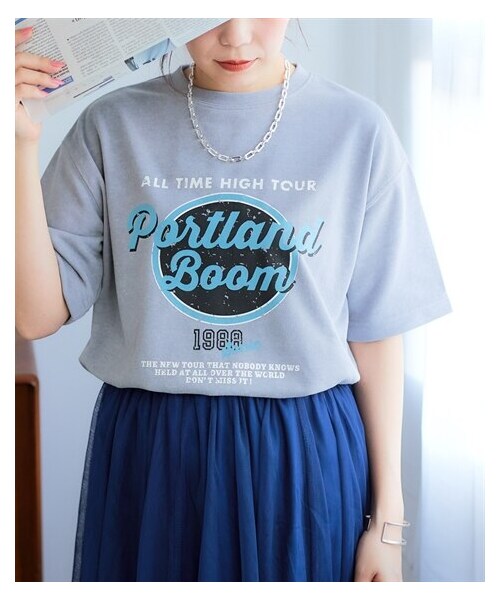 nissen（ニッセン）の「ピグメントライクビンテージ風オーバーサイズプリントTシャツ＜大きいサイズ有＞（Tシャツ/カットソー・レディース・チャコールグレ―:スクエアロゴ/ブルー:フラワーロゴ/ピンク:カレッジロゴ/グレー:ポップロゴ/グレイッシュカーキ:ワッペンロゴ・S~M/L~LL/3L~4L/5L~6L）」の9枚目の写真