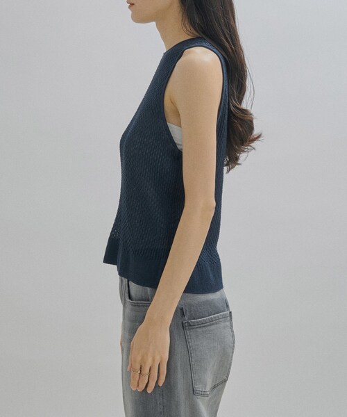 ADAM ET ROPE'（アダムエロペ）の「【公式サイト限定】【BATONER for SALON】SEE THROUGH TANK TOP（タンクトップ・レディース・ベージュ/ネイビー/サックス・F）」の12枚目の写真