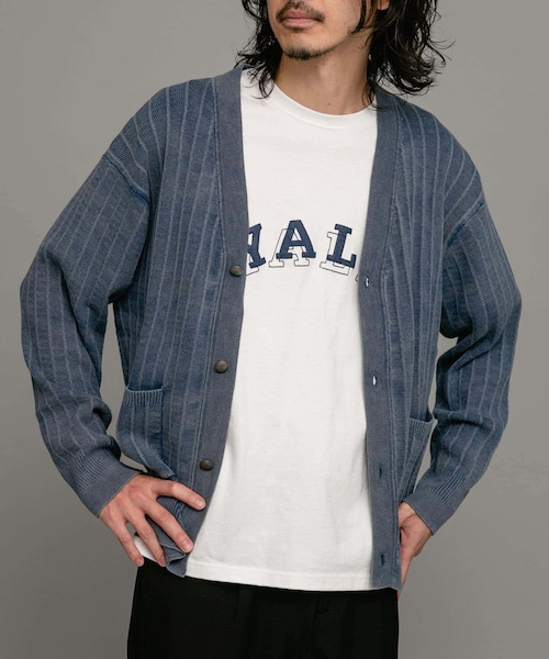 URBAN RESEARCH Sonny Label（アーバンリサーチサニーレーベル）の「コンチョボタンニットカーディガン（カーディガン/ボレロ・メンズ・スミクロ/ブルー/ピンク・M/L）」の2枚目の写真