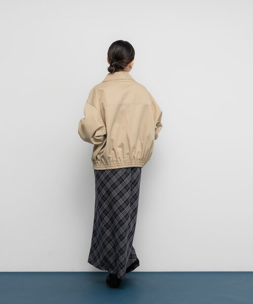 KBF（ケイビーエフ）の「ブライトZIPブルゾン（ブルゾン・レディース・BEIGE/D.NAVY・one）」の10枚目の写真