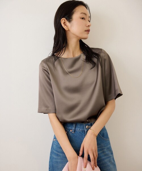 ROPE'（ロペ）の「ドレープサテンティーブラウス/セットアップ対応・イージーケア（シャツ/ブラウス・レディース・ブラック/キャメル系/ベージュ・F）」の17枚目の写真