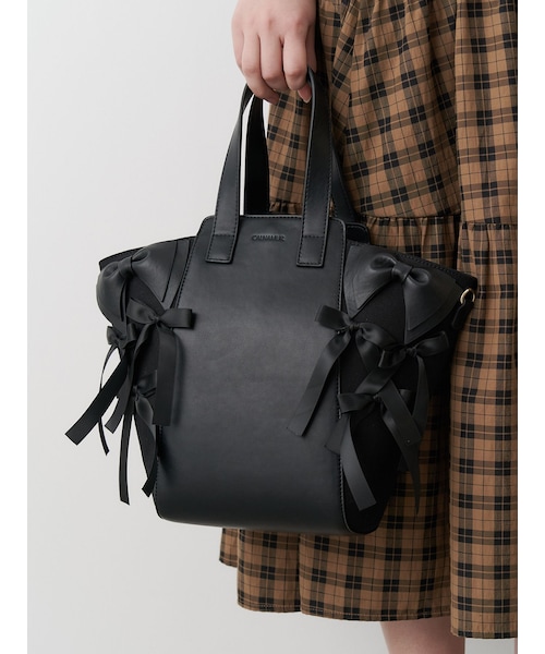 CALNAMUR（カルナムール）の「RIBBON BAG/リボンバッグ（ハンドバッグ・レディース・ブラック/シルバー・F）」の2枚目の写真