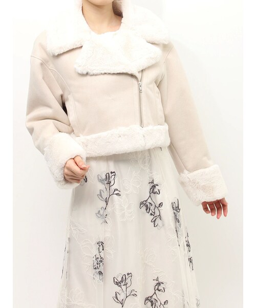 MERCURYDUO（マーキュリーデュオ）の「フェイクムートンボンバージャケット（ムートンコート・レディース・アイボリー/ライトグレー/チャコールグレー・S/M）」の2枚目の写真