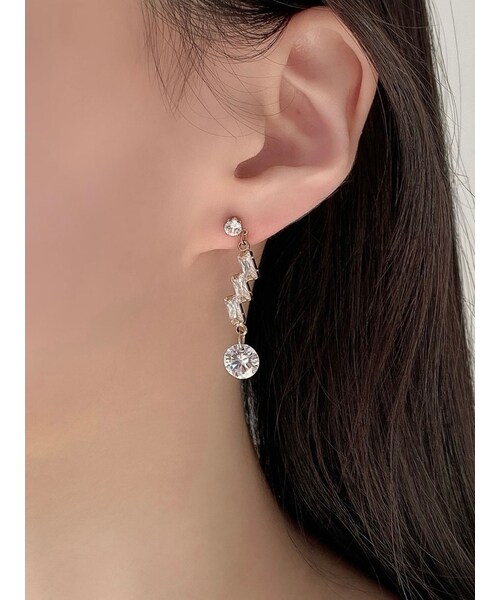 RESEXXY（リゼクシー）の「3連ビジューストーンピアス（ピアス（両耳用）・レディース・シルバー/ゴールド・F）」の2枚目の写真