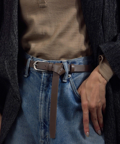 ADAM ET ROPE'（アダムエロペ）の「【W S（ドゥーブル）】レザーオーバルバックルベルト 2（ベルト・レディース・ブラック/ベージュ系・F）」の9枚目の写真