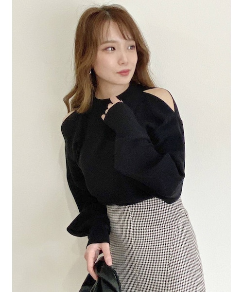 dazzlin（ダズリン）の「ショルダーオープンボリュームニットトップス（ニット/セーター・レディース・モカ/ブラック/グレー/ブルー/ピンク/オフホワイト/ブラウン・F）」の13枚目の写真