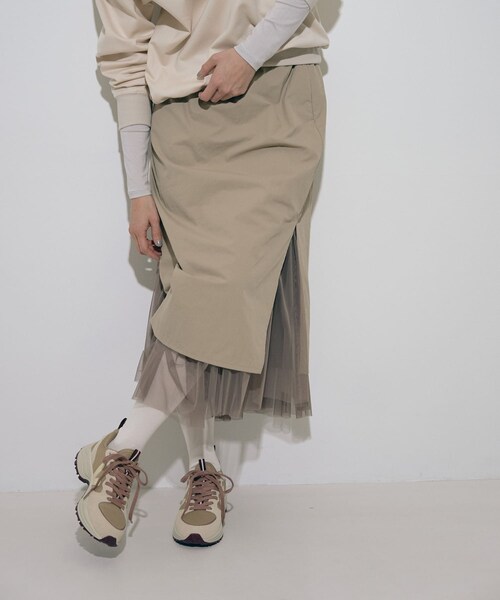 THE GOODLAND MARKET（ザグッドランドマーケット）の「『別注』MIDIUMISOLID×TGM　RE Nylon layered skirt（スカート・レディース・BEIGE/Y.GREEN/BLACK・FREE）」の2枚目の写真