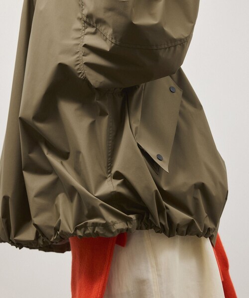 ADAM ET ROPE'（アダムエロペ）の「ファンクションドロストブルゾン/撥水（ナイロンジャケット・レディース・ブラック/カーキ・36/38）」の21枚目の写真