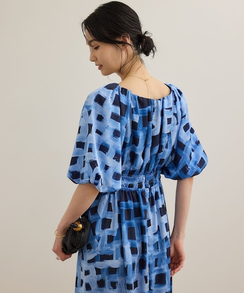 ROPE'(ロペ)の「スクエア ジオメトリックプリントワンピース/洗える(ドレス・レディース・ダークブラウン/ブルー・F)」の11枚目の写真
