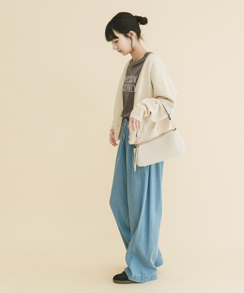 ITEMS URBANRESEARCH（アイテムズ アーバンリサーチ）の「『イージーケア』スウェットライクVネックカーディガン（ニット/セーター・レディース・OFF/MIMOSA/LVD/NVY・Free）」の11枚目の写真