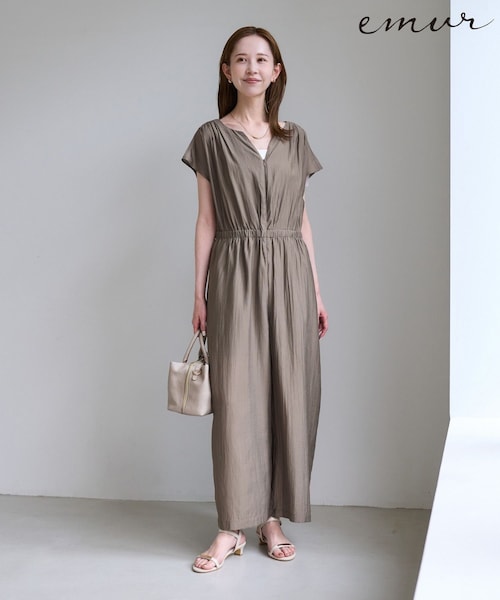 ROPE' PICNIC（ロペピクニック）の「【一部店舗限定】【emur/エミュール】梨地オールインワン（つなぎ/オールインワン・レディース・ブラック/グレー・F）」の4枚目の写真