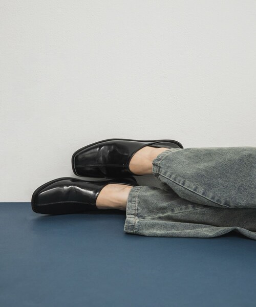 KBF（ケイビーエフ）の「センターステッチスクエアトゥスライドシューズ（その他シューズ・レディース・BLACK/CHARCOAL・36/37/38）」の8枚目の写真