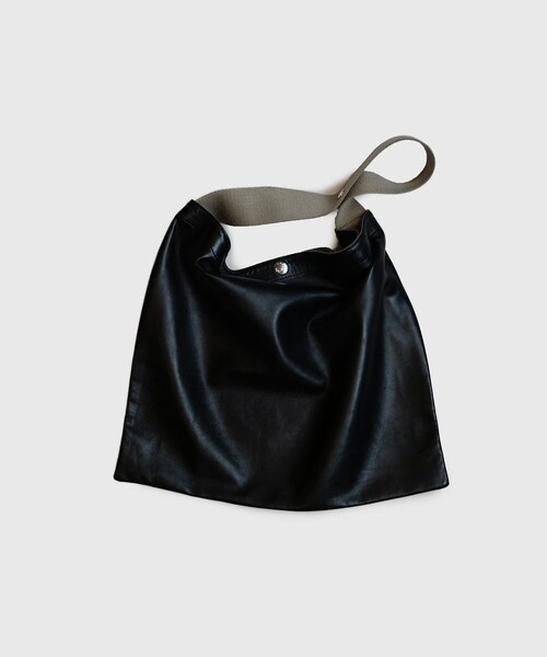 ADAM ET ROPE'(アダムエロペ)の「【HEUGN/ユーゲン】Noah Bag(トートバッグ・メンズ・ブラック・F)」の4枚目の写真