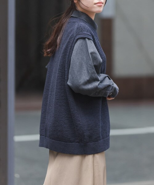 URBAN RESEARCH DOORS（アーバンリサーチドアーズ）の「FORK&SPOON　テープヤーンVネックニットベスト（ベスト・レディース・NAVY/IVORY・1）」の19枚目の写真