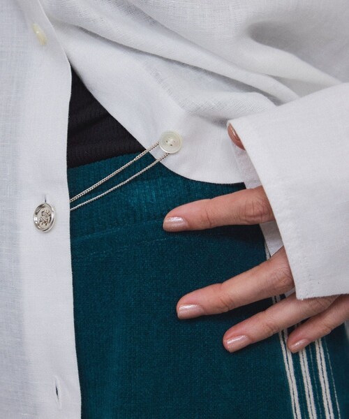 ADAM ET ROPE'（アダムエロペ）の「【AXEP（アクセップ）】EASE M silver（ブローチ/コサージュ・レディース・シルバー・F）」の4枚目の写真