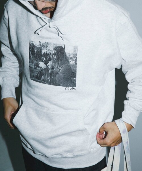 URBAN RESEARCH(アーバンリサーチ)の「BLANKMAG B/W photo Hoodie(パーカー・メンズ・Ash/Black・M/L/XL)」の9枚目の写真