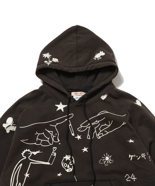 ADAM ET ROPE'(アダムエロペ)の「【PLATEAU STUDIO/プラトー スタジオ】x SYU.Man illustrator hoodie(パーカー・メンズ・ブラック/キナリ・2/3)」の20枚目の写真