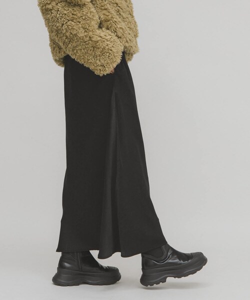 KBF（ケイビーエフ）の「クラッシュサテンナロースカート（スカート・レディース・BEIGE/CHARCOAL/BLACK・One）」の6枚目の写真