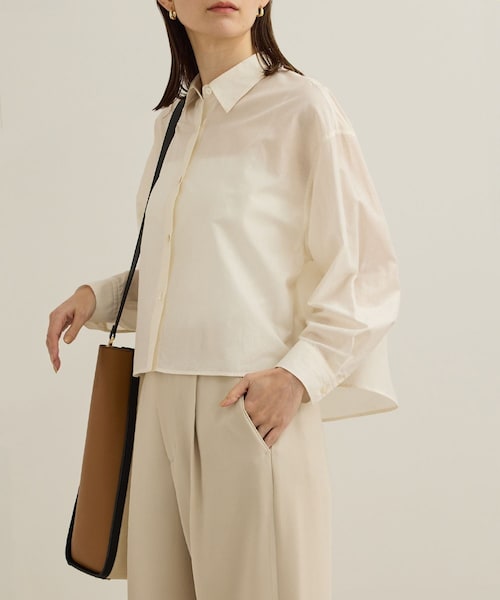 ROPE'（ロペ）の「【洗える】コットンシアークロップドシャツブラウス（シャツ/ブラウス・レディース・ブラック/ホワイト/ブルー系・36/38）」の2枚目の写真